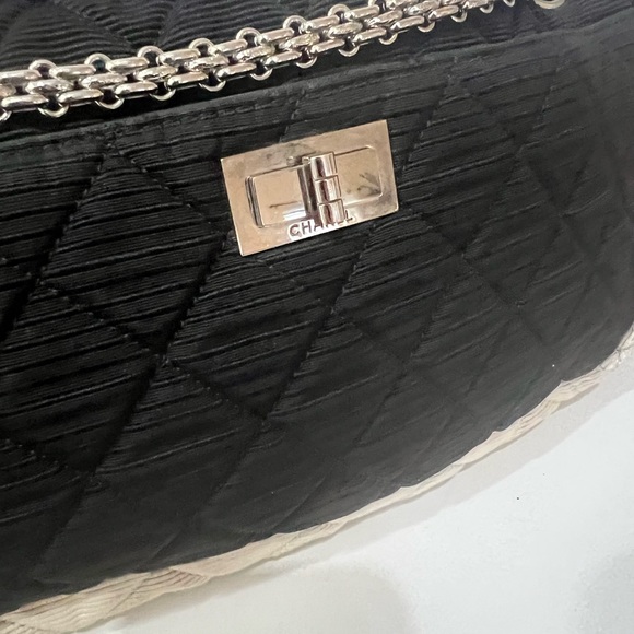 Authentic Vintage Chanel Bag - Picture 9 of 10